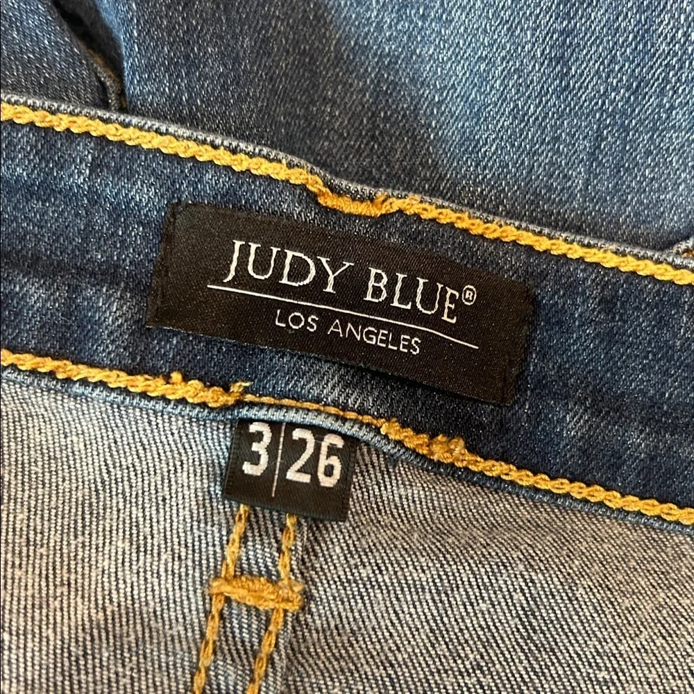 Judy Blue relaxed fit distressed jeans size 26